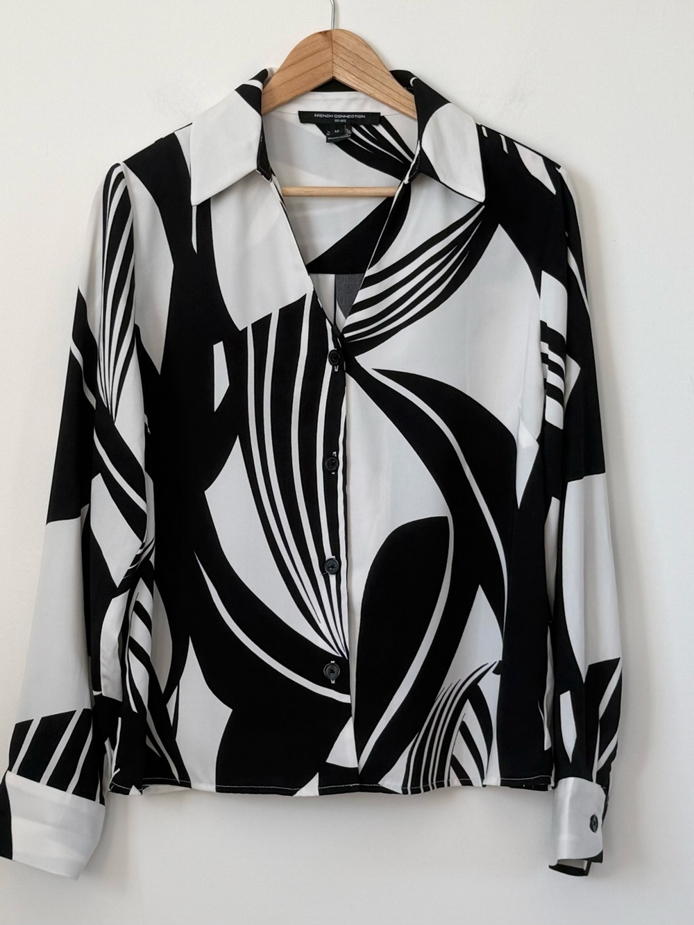 French Connection Black & White Abstract Button-Front Blouse